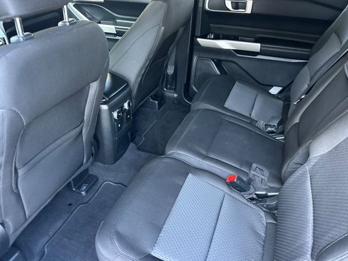 Certified 2022 Ford Explorer XLT image 11