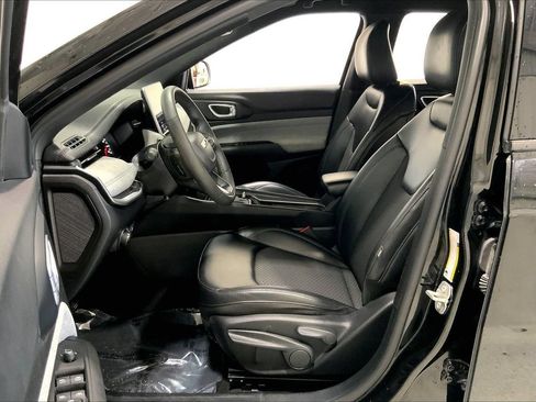 Used 2023 Jeep Compass Latitude AWD/4WD image 18