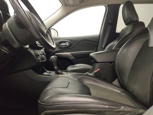 Used 2021 Jeep Cherokee Latitude Plus FWD image 17