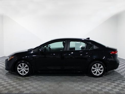 Used 2020 Toyota Corolla LE image 3
