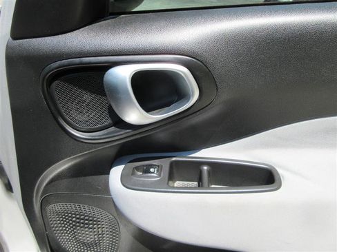 Used 2014 FIAT 500L Easy image 24