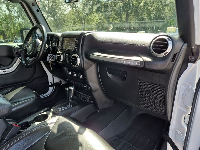 Used 2018 Jeep Wrangler Unlimited Sahara w/ Dual Top Group AWD/4WD image 24