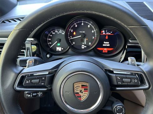 Used 2025 Porsche Macan image 21