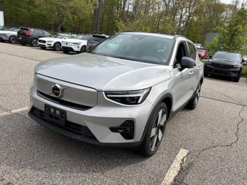 Used 2024 Volvo XC40 B5 Plus AWD/4WD image 2