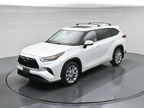 Used 2022 Toyota Highlander Limited FWD image 43