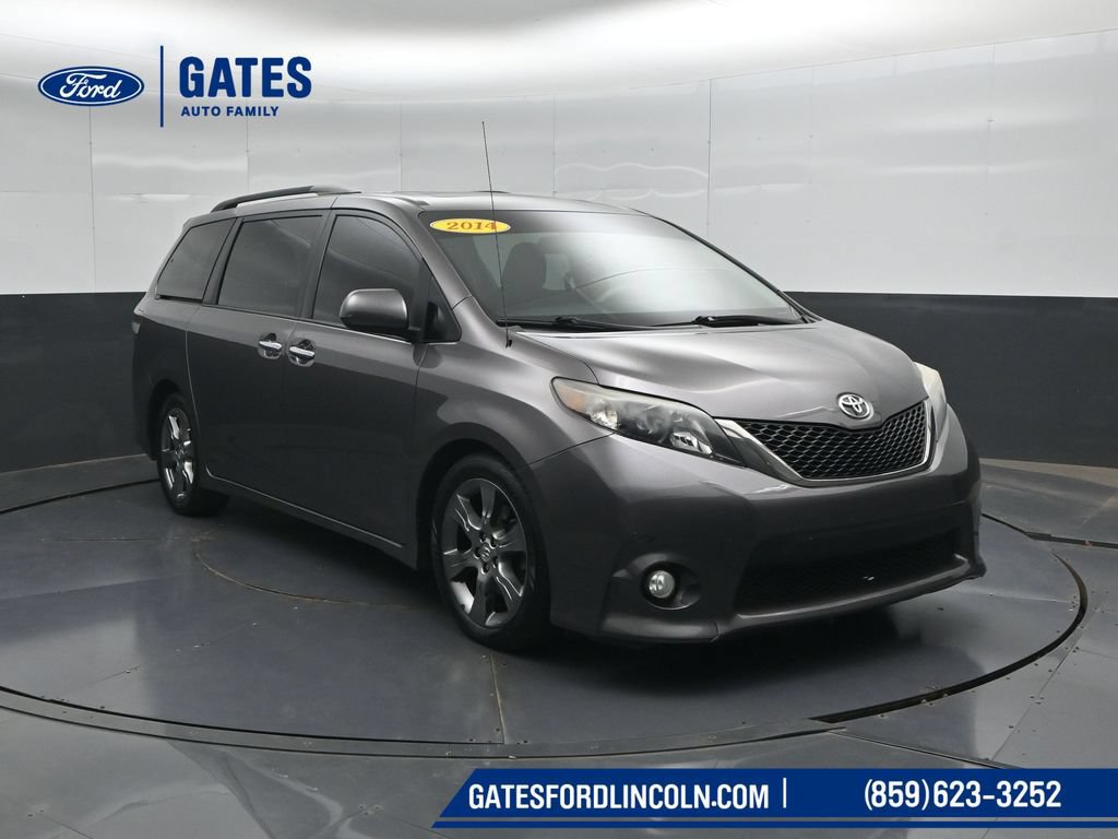 Used 2014 Toyota Sienna SE FWD image 4