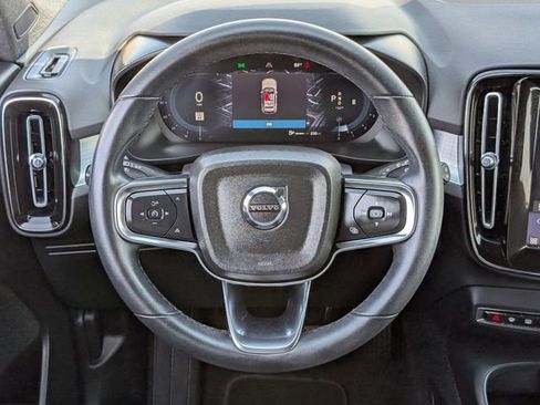Used 2023 Volvo XC40 B5 Core image 11