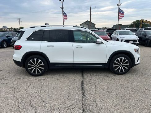 Used 2023 Mercedes-Benz GLB 250 4MATIC w/ Premium Package image 11