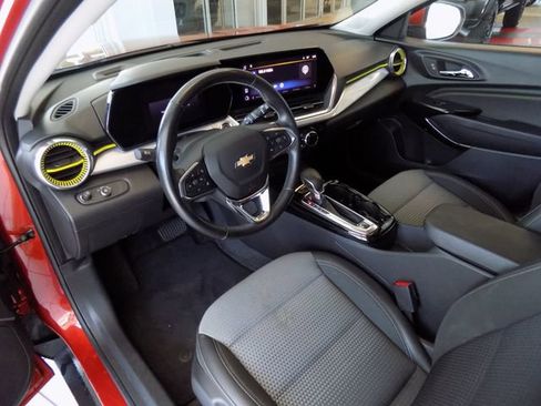 Used 2024 Chevrolet Trax LT w/ Driver Confidence Package FWD image 21