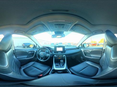 Used 2019 Toyota RAV4 XLE Premium image 34