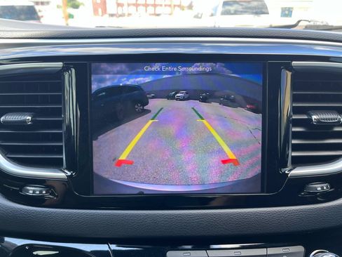 Used 2018 Chrysler Pacifica Touring-L Plus FWD image 39