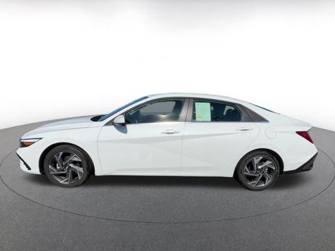 Used 2025 Hyundai Elantra SEL image 9