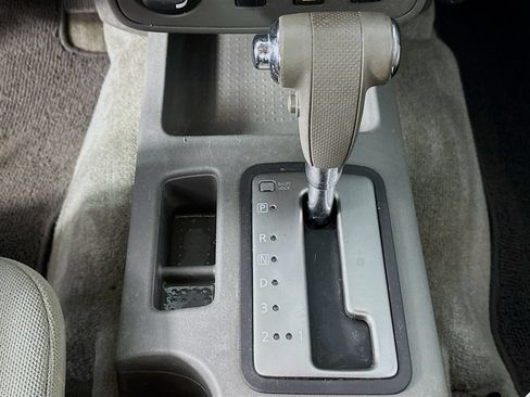 Used 2013 Nissan Frontier SV w/ SV Value Truck Pkg AWD/4WD image 16