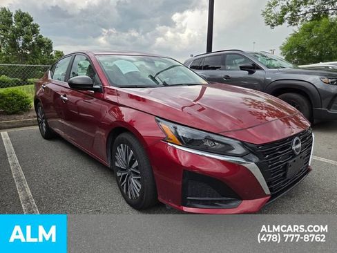 Used 2025 Nissan Altima 2.5 SV FWD image 23