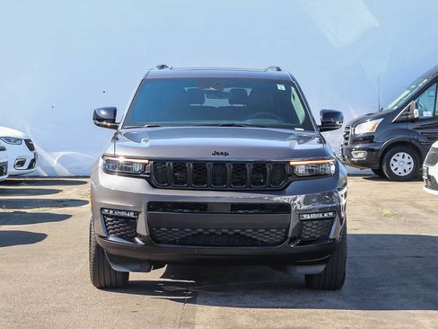 Used 2025 Jeep Grand Cherokee L Limited w/ Black Appearance Package AWD/4WD image 2