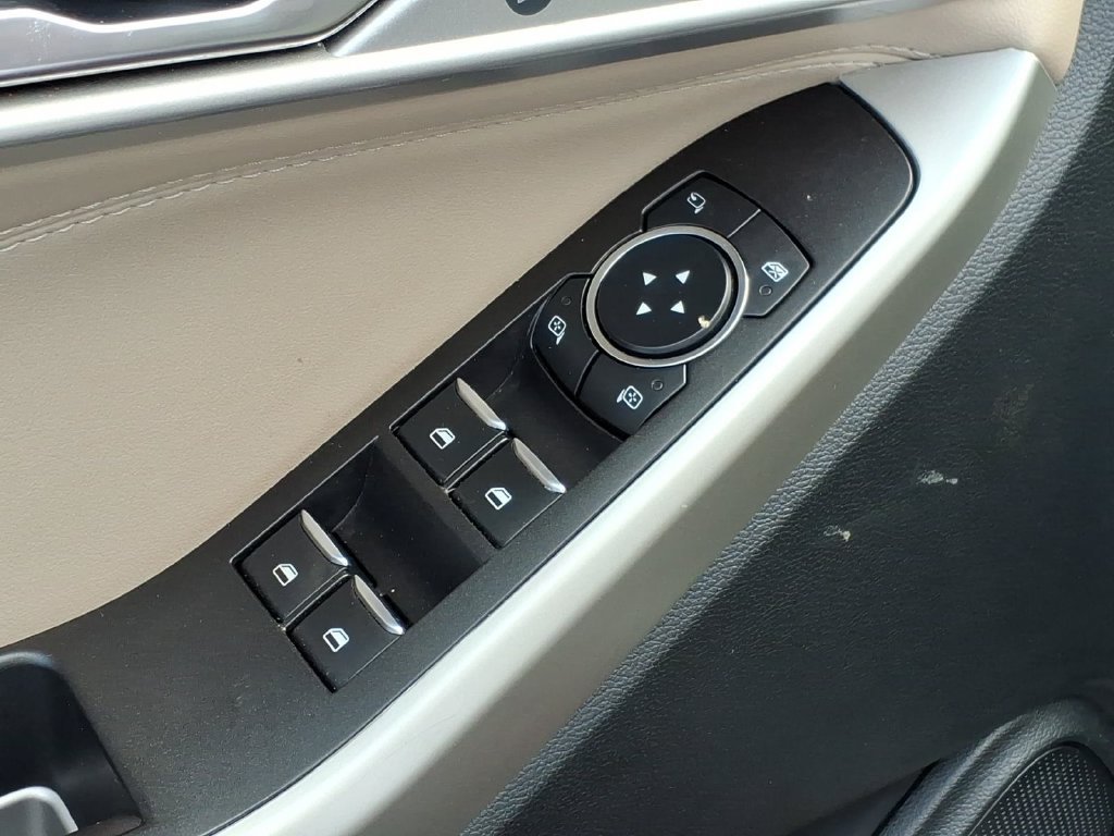Used 2023 Ford Explorer Limited w/ Equipment Group 301A AWD/4WD image 16
