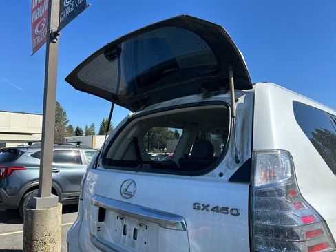 Used 2018 Lexus GX 460 Premium w/ Premium Package image 11