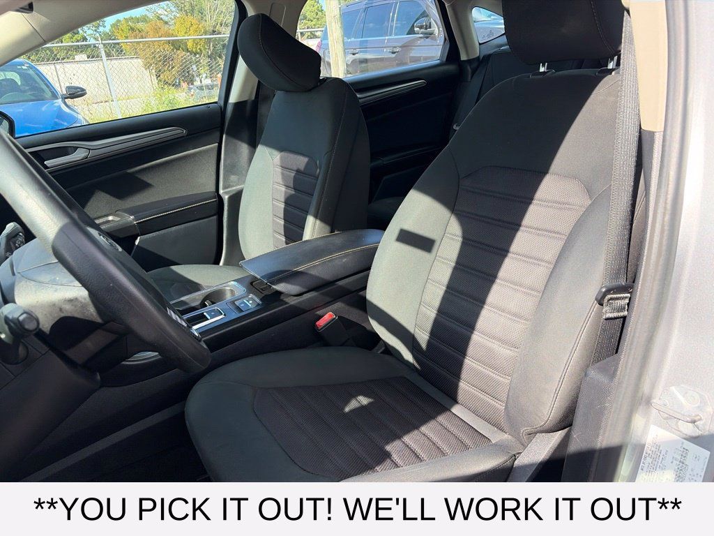 Used 2020 Ford Fusion SE FWD image 10