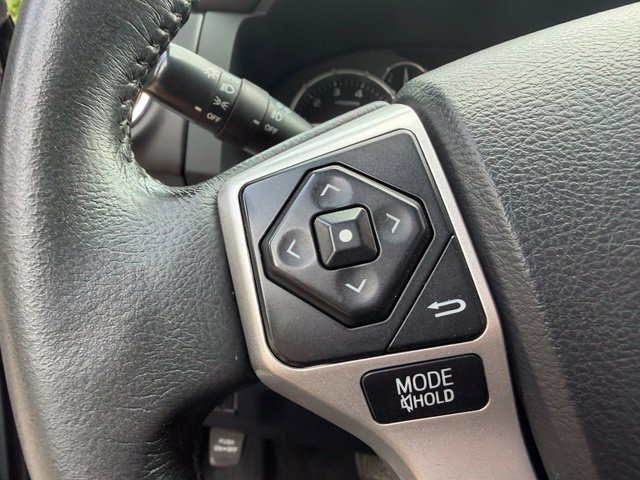 Used 2017 Toyota Tundra 4x4 CrewMax image 18
