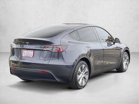Used 2024 Tesla Model Y Long Range AWD/4WD image 6