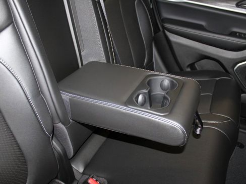 New 2025 Jeep Grand Cherokee Limited w/ Luxury Tech Group II image 36