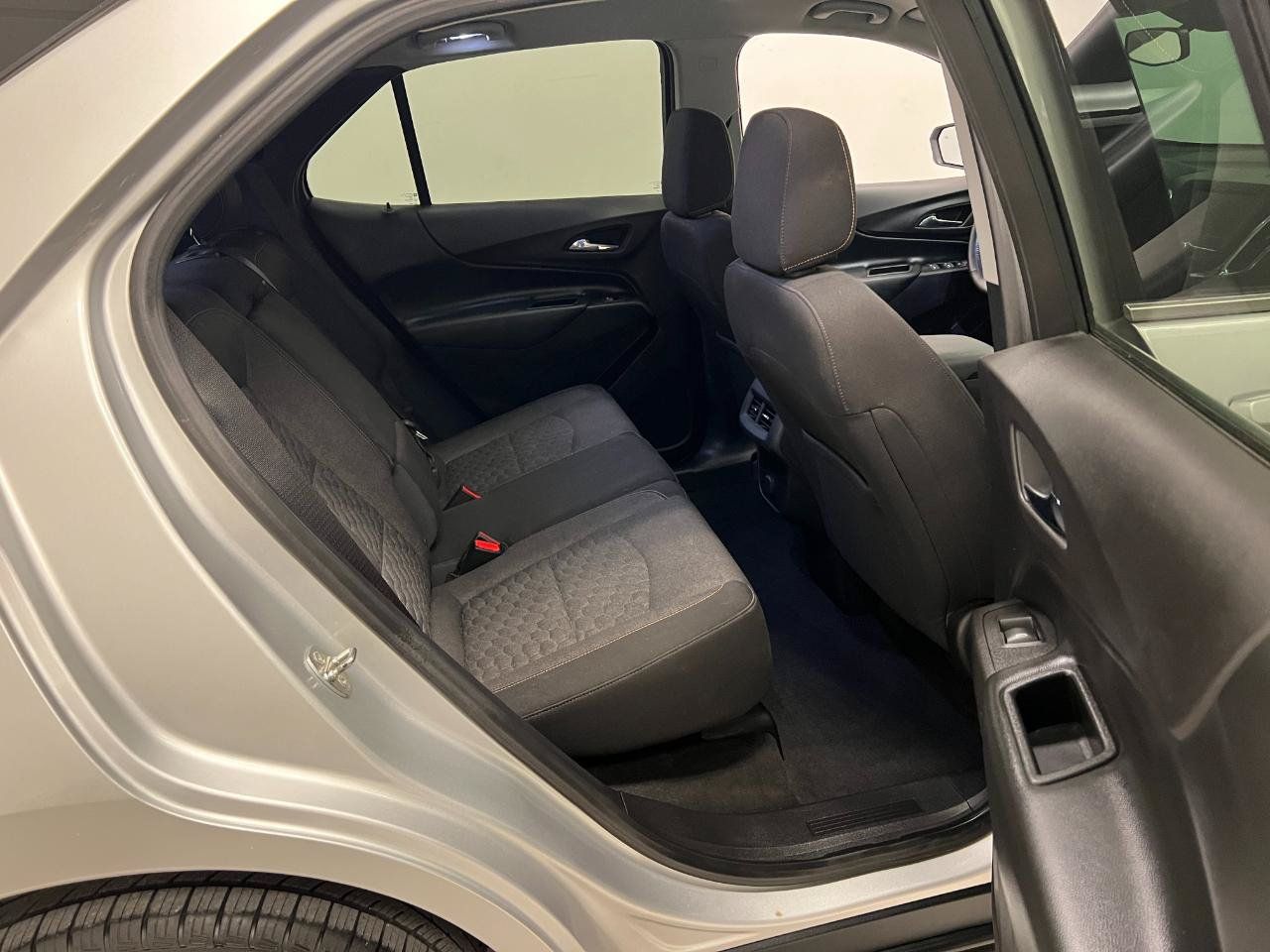 Used 2018 Chevrolet Equinox LT FWD image 28