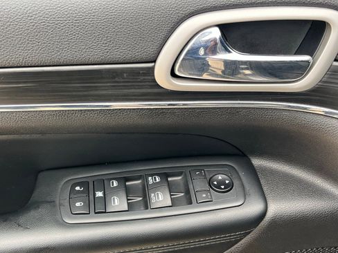 Used 2020 Jeep Grand Cherokee Limited image 25