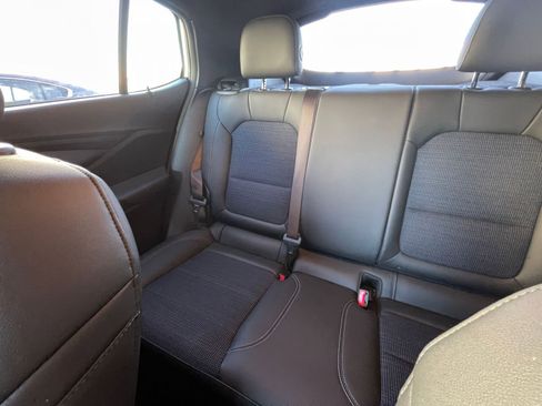 Used 2025 Buick Envista Preferred image 38