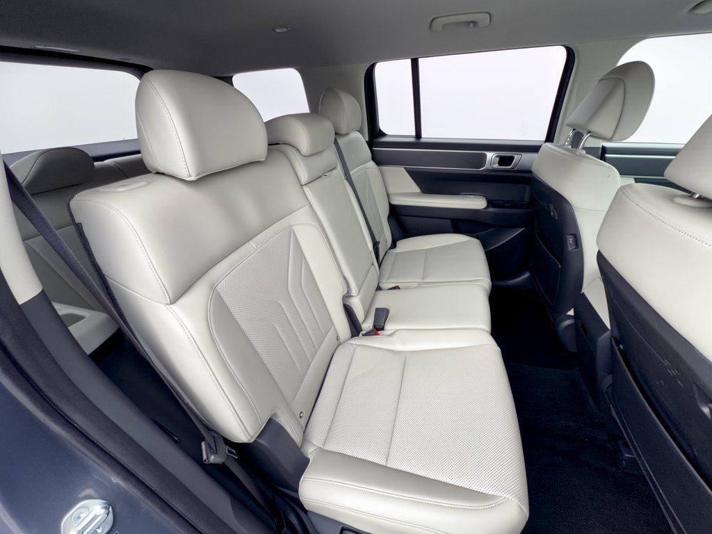 Used 2025 Hyundai Santa Fe SEL FWD image 29
