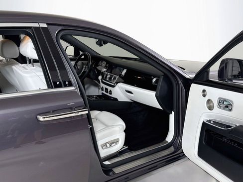 Used 2019 Rolls-Royce Ghost RWD image 34