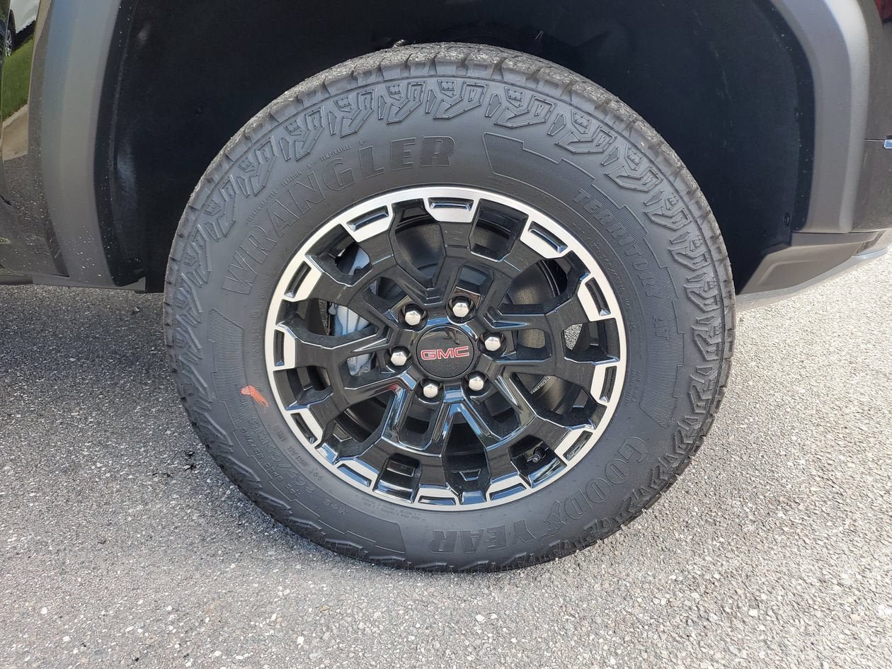 New 2026 GMC Canyon AT4 AWD/4WD image 6