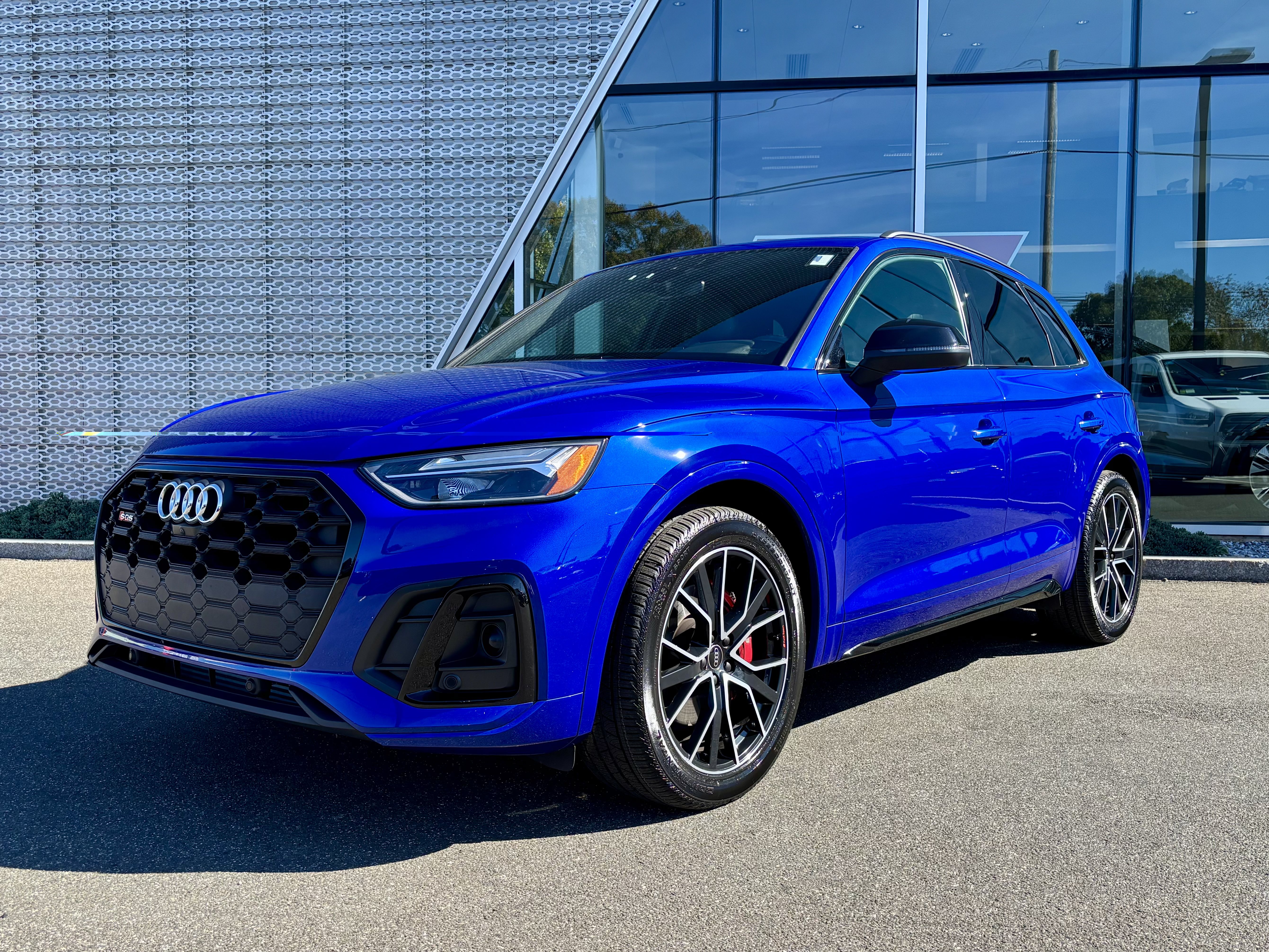 Certified 2024 Audi SQ5 Premium Plus AWD/4WD image 1
