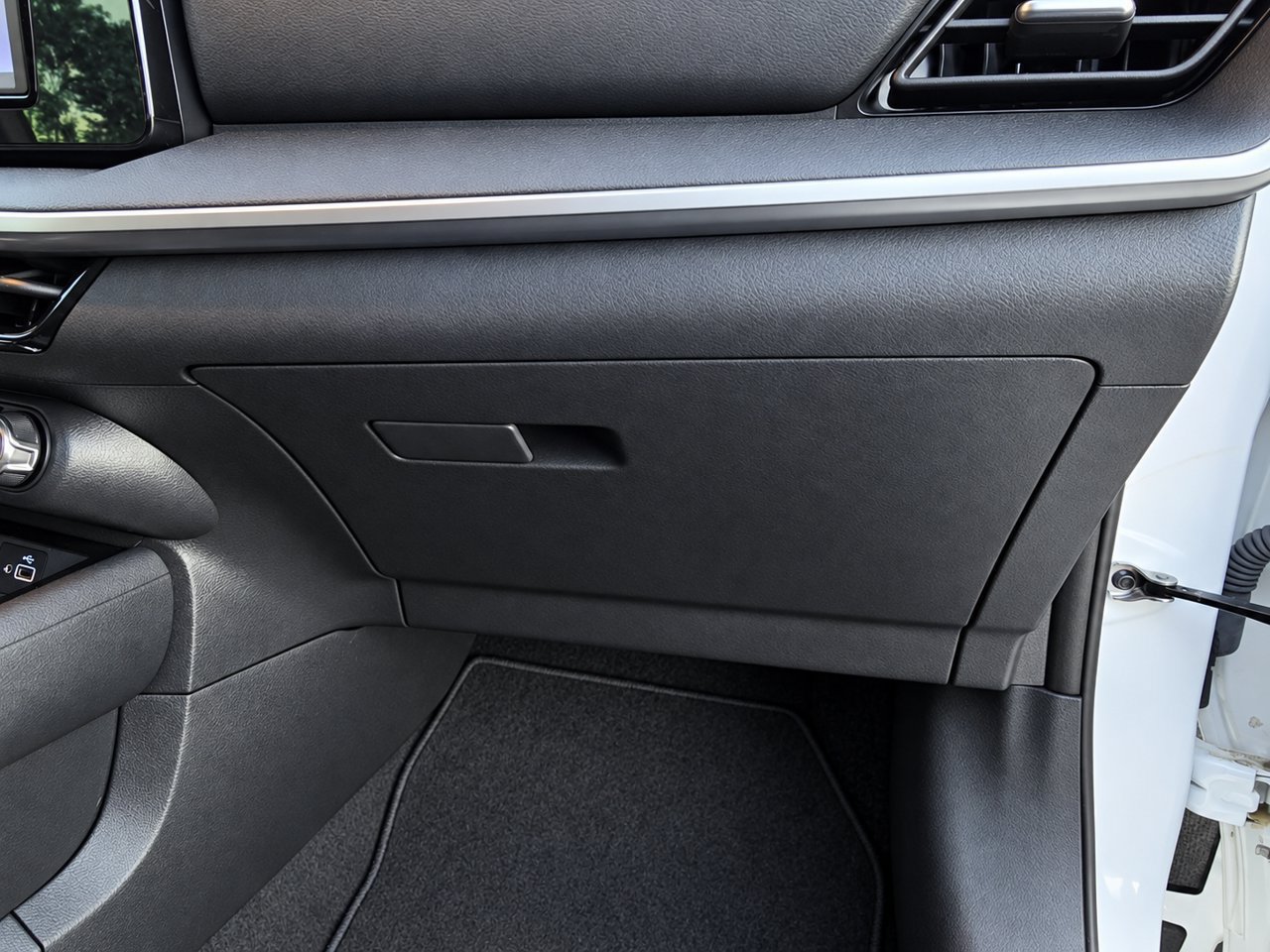 Used 2025 Nissan Kicks S FWD image 29
