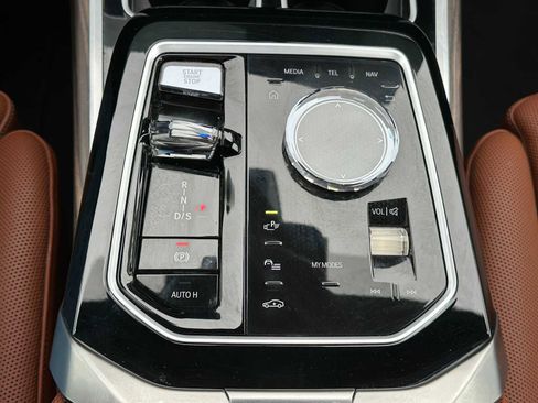 Used 2023 BMW 760i xDrive image 34