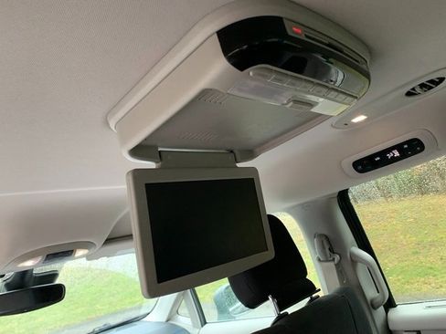 Used 2021 Chrysler Pacifica Touring image 19