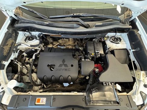 Used 2020 Mitsubishi Outlander ES image 53