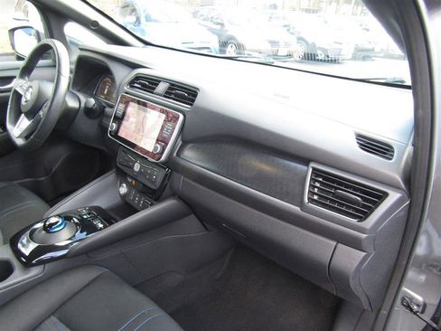 Used 2022 Nissan Leaf SV image 32