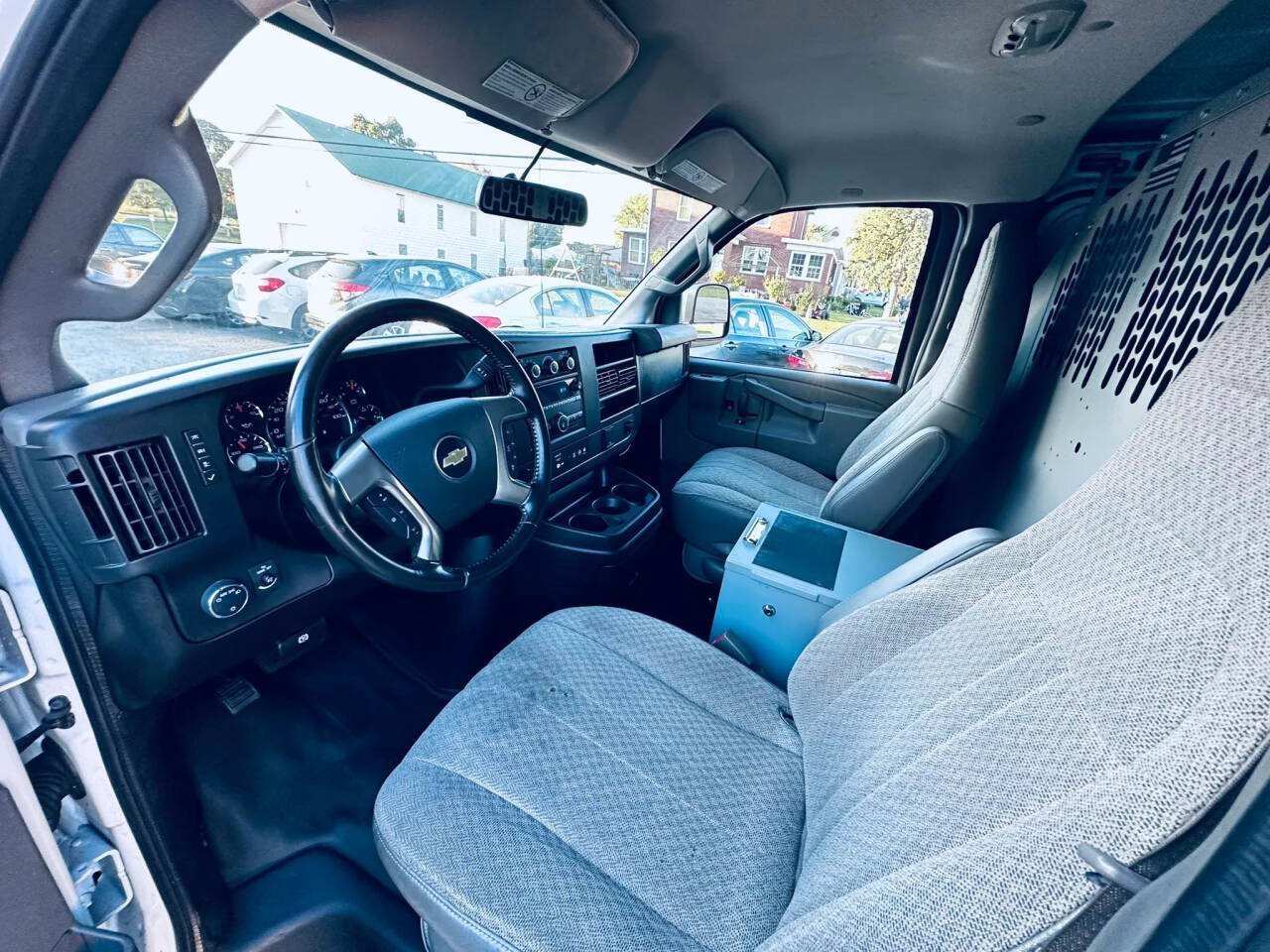 Used 2018 Chevrolet Express 2500 w/ Driver Convenience Package RWD image 10