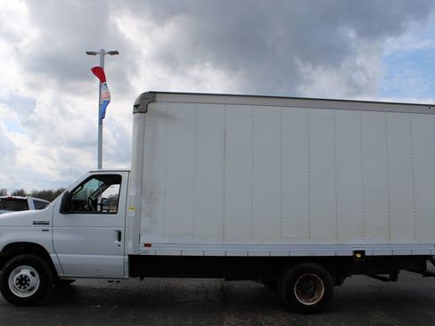 Used 2015 Ford E-350 and Econoline 350 Super Duty image 6