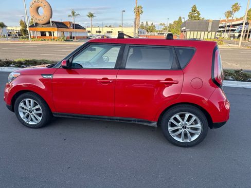 Used 2018 Kia Soul + FWD image 22