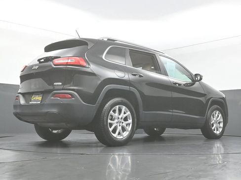 Used 2018 Jeep Cherokee Latitude w/ Safety Group AWD/4WD image 44