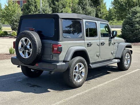 Used 2022 Jeep Wrangler Unlimited Sahara w/ LED Lighting Group AWD/4WD image 24