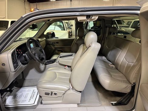 Used 2004 GMC Sierra 3500 SLT w/ Heavy-Duty Power Package AWD/4WD image 8