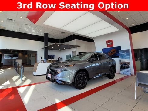 Used 2021 Mercedes-Benz GLB 250 4MATIC w/ Premium Package image 31