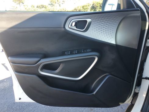 Used 2023 Kia Soul S image 29