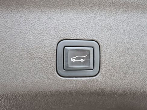 Used 2023 GMC Yukon SLT w/ SLT Premium Package AWD/4WD image 36