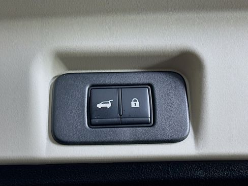 Used 2023 Nissan Ariya FWD image 30