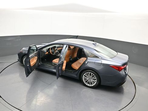 Used 2020 Toyota Avalon Limited image 43