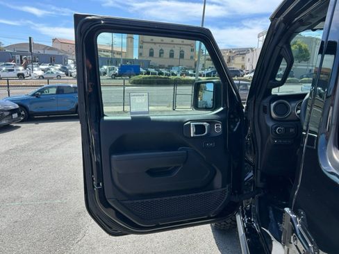 Used 2023 Jeep Wrangler Unlimited w/ Sun & Screen Package AWD/4WD image 11