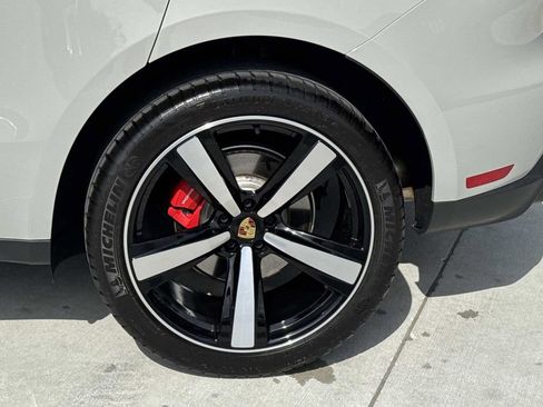 Used 2025 Porsche Macan S image 8